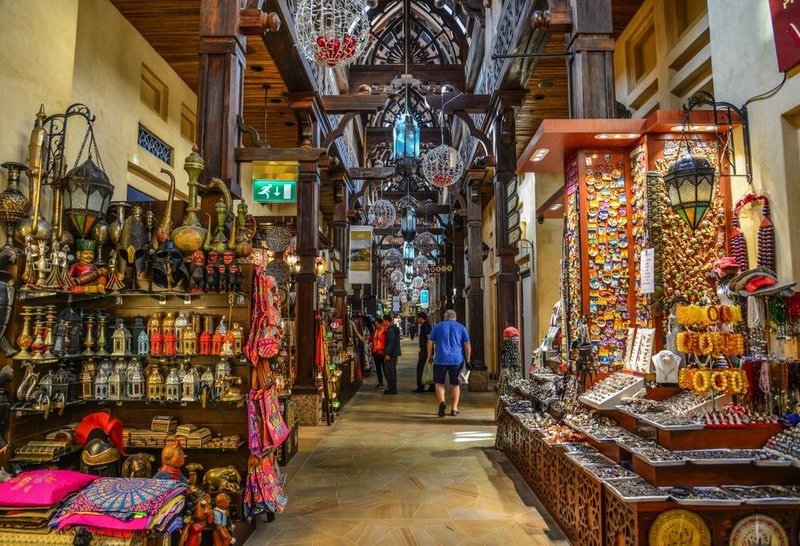 سوق ديرة المغطى من أسواق دبي للجملة التاريخية