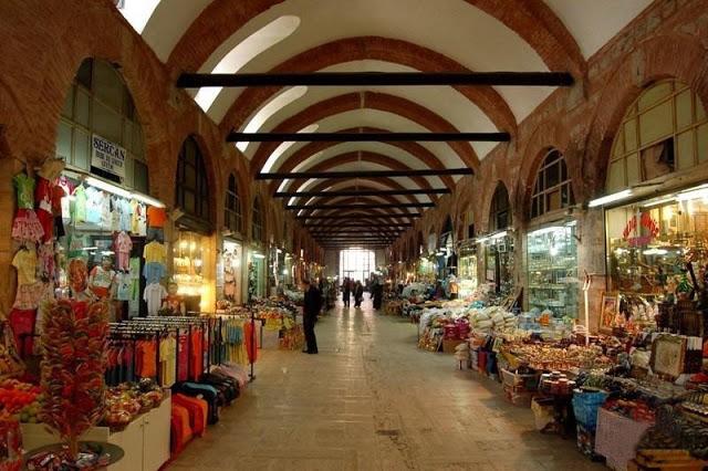 يُعد السوق الطويل في طرابزون أهم الأماكن السياحية في طرابزون
