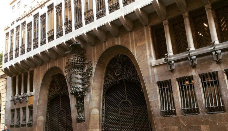 قصر بالاو غويل برشلونة من أفضل الأماكن في برشلونة