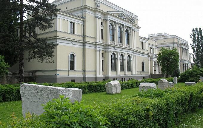 صنف المتحف الوطني للبوسنة والهرسك من ضمن أشهر الأماكن السياحية الموجودة في سراييفو 