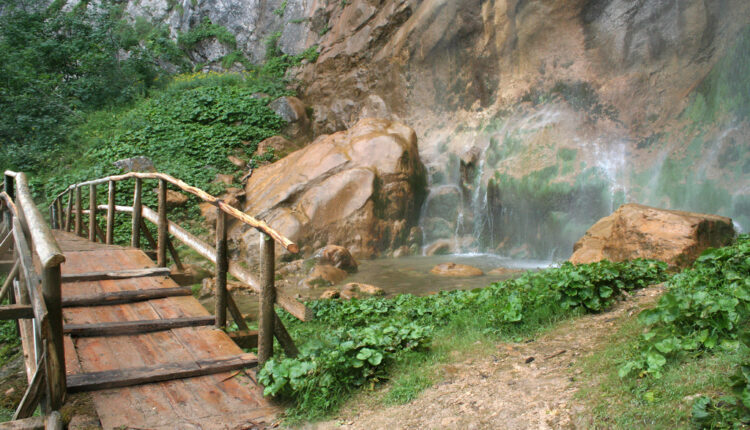 يعد شلالات سكاكافاتس من أجمل الأماكن السياحية في سراييفو