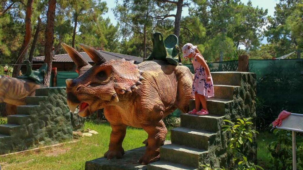 حديقة الديناصورات أنطاليا من أماكن سياحية متميزة في أنطاليا