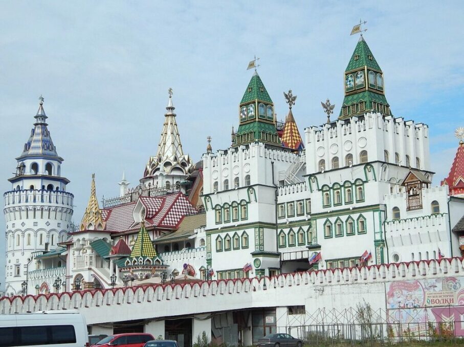 سوق إزمايلوفسكي موسكو من أفضل وأشهر الأماكن في موسكو