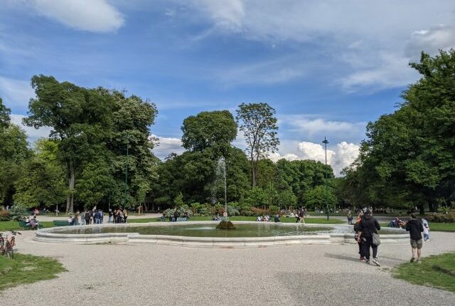 تعتبر حديقة سيمبيوني ميلانو من أجمل واضخم حداءق ميلان