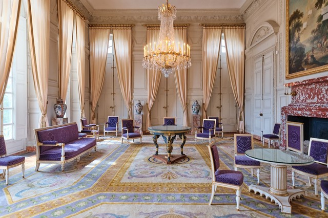 يصنف قصر ماري أنطوانيت باريس من ضمن أشهر وأبرز الأماكن السياحية في باريس 