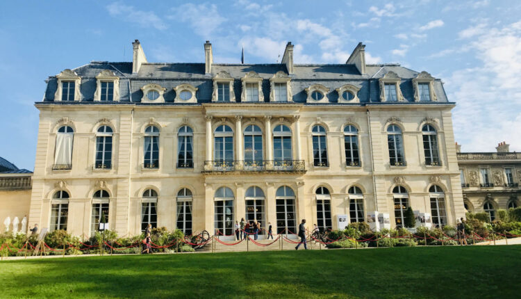 قصر الاليزيه باريسمن ضمن أشهر معالم السياحة في باريس