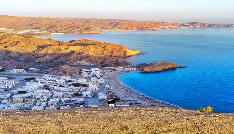 شاطئ قنتب سلطنة عمان من أفضل الشواطئ السياحية في سلطنة عمان