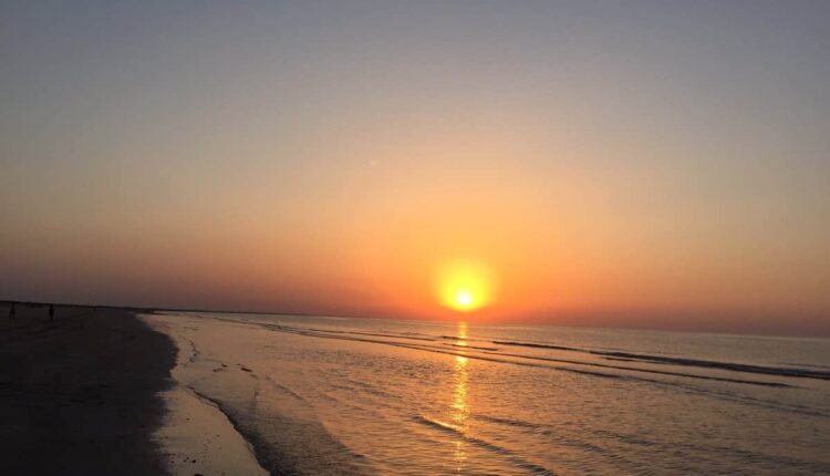 شاطئ السوادي في سلطنة عمان من أشهر شواطئ سلطنة عمان
