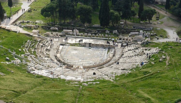 مسرح ديونيسوس هو أروع مكان سياحي في أثينا