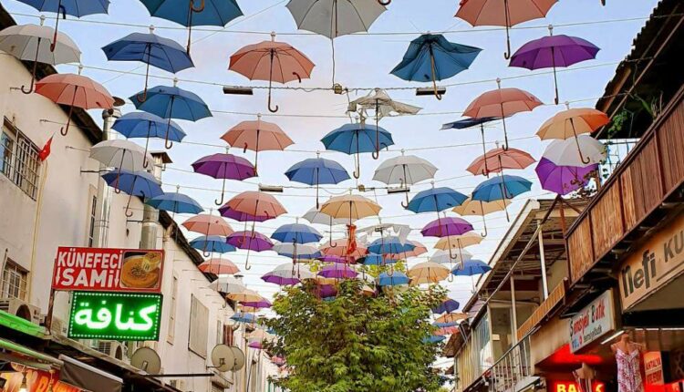 سوق شارع لورا أنطاليا من أشهر شوارع أنطاليا