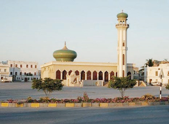 يصنف جامع السلطان قابوس صلالة الأكبر من ضمن أحد أكبر المعالم السياحية في صلالة 