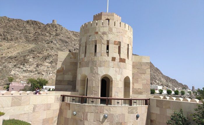 يصنف متحف بوابة مسقط كأحد أشهر وأبرز المعالم السياحية في مسقط 