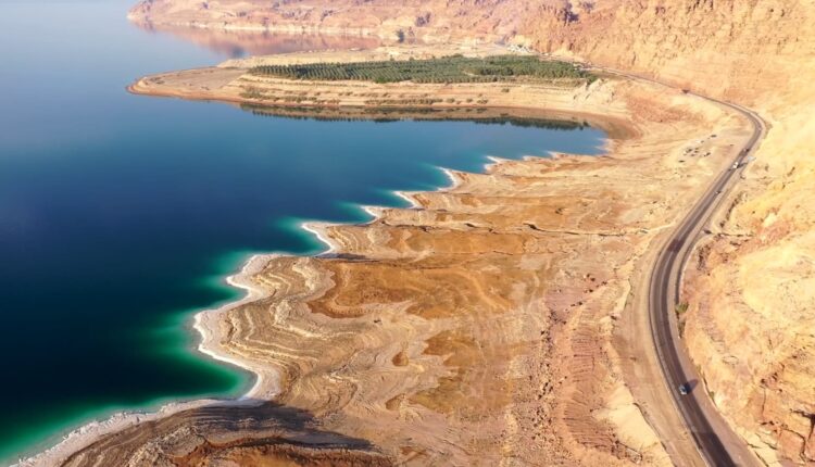 البحر الميت أدفء وأهم البحيرات في الأردن
