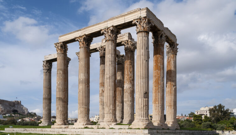 واحد من أشهر معالم أثينا هو معبد زيوس الأولمبي