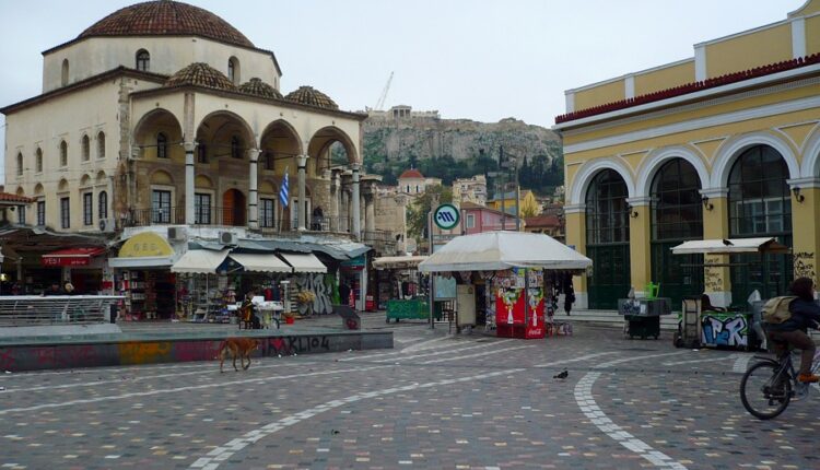 يُعد سوق موناستيراكي واحد من أشهر أسواق أثينا