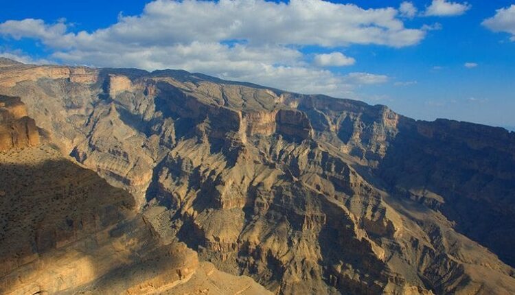 جبل الشمس سلطنة عمان هو مكان سياحي مميز في سلطنة عمان