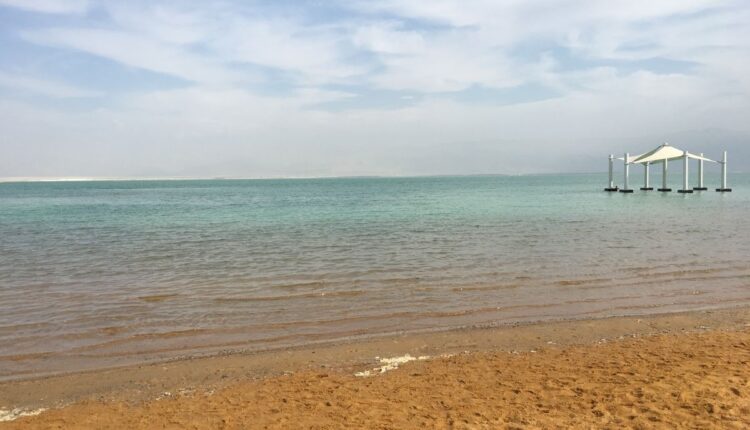 شاطئ زارة البحر الميت 
