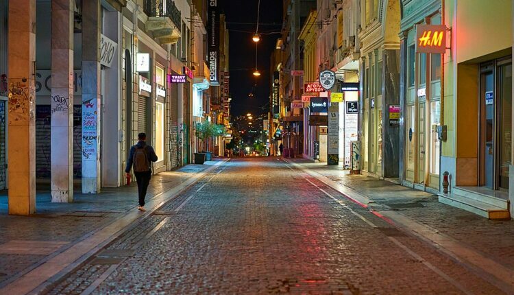 شارع إرمو من أشهر أماكن التسوق في أثينا