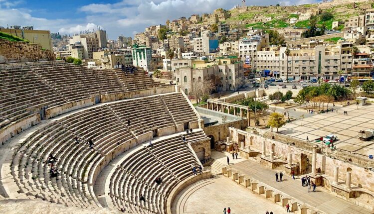 المدرج الروماني عمان أروع المناطق السياحية في عمّان 