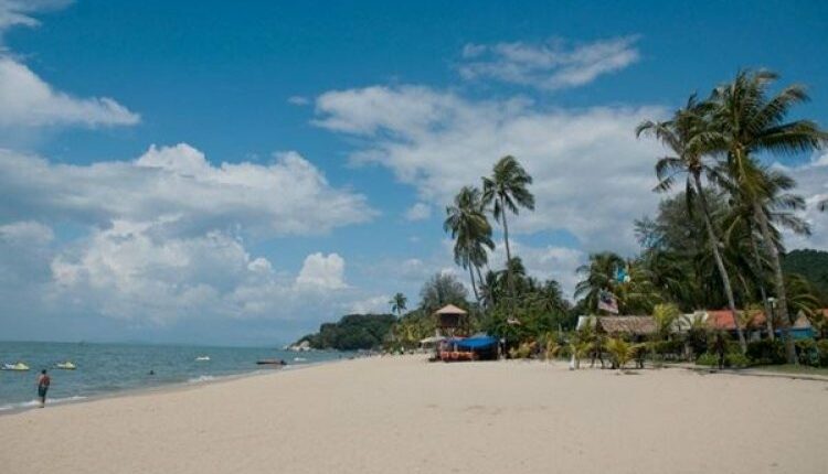 شاطئ باتو فرنجي من الأماكن السياحية في بينانج