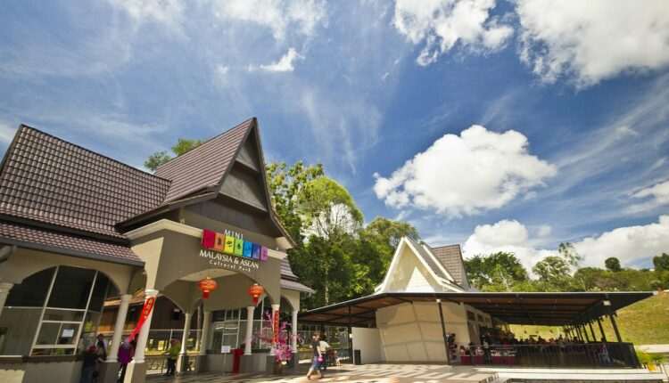 حديقة ماليزيا و آسيان الثقافية المصغرة من أبرز و أجمل حدائق ملقا ماليزيا