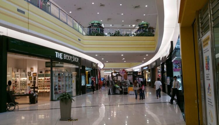 مركز أيون للتسوق من أكبر مولات ملقا ماليزيا