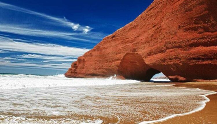 الشاطئ الأبيض من أروع شواطئ المغرب في الصيف
