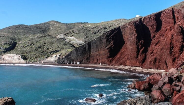 الشاطئ الأحمر يُعد أحسن شاطئ في المغرب
