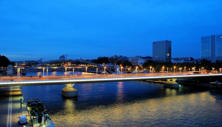 جسر شارل ديغول من أجمل الأماكن السياحية بلجيكا