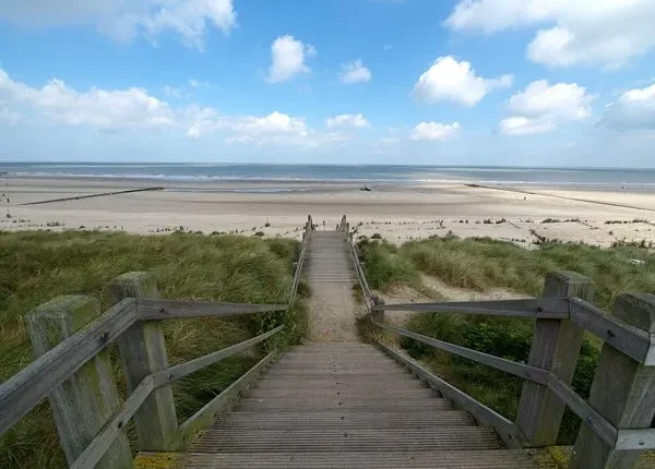 يصنف شاطئ كنوك بلجيكا من ضمن اشهر شواطئ بلجيكا