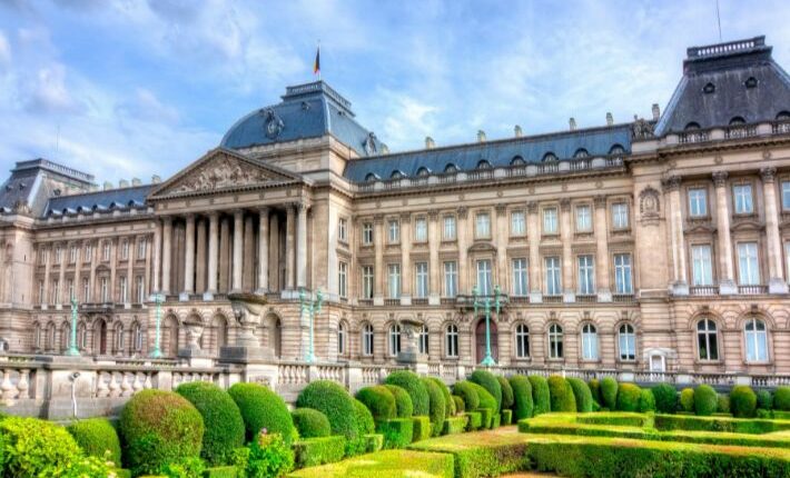 يُصنف قصر ارينتس من ضمن أجمل معالم بلجيكا