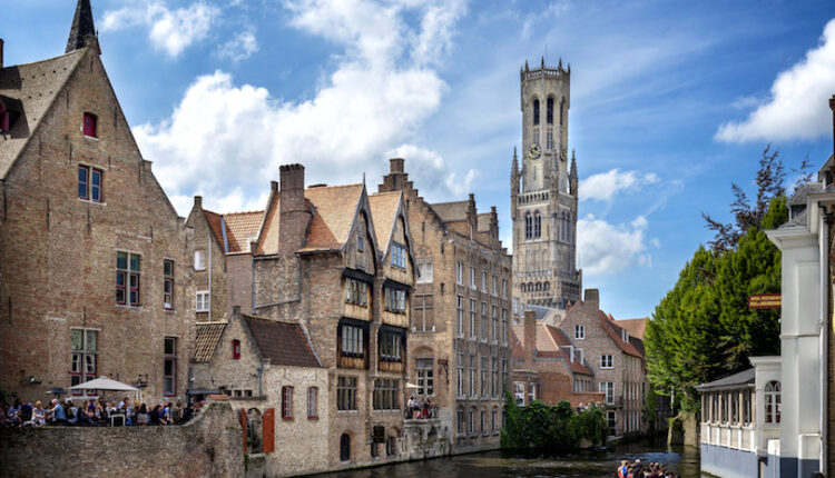 تٌعد مدينة بروج أكثر مدن بلجيكا السياحية المحتفظة بنمط العصور الوسطى 