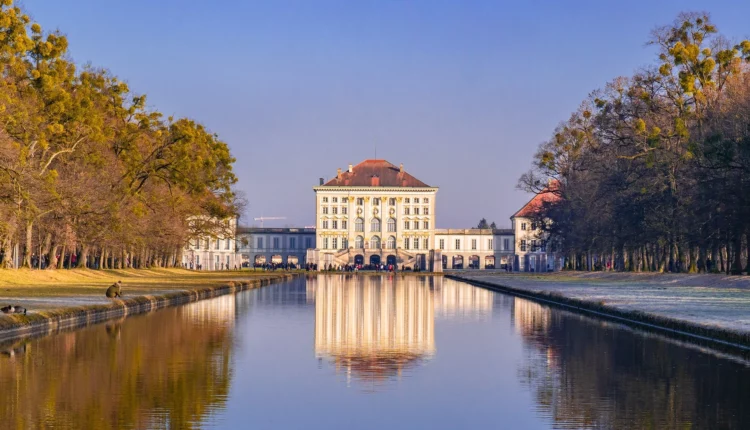 يُعتبر قصر نيمفنبورغ من أهم الأماكن السياحية في ميونخ 